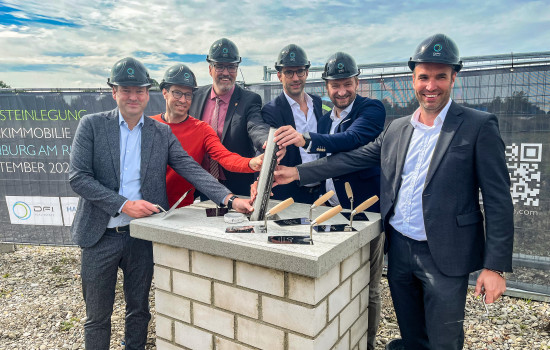 Thorsten von Killisch-Horn (Goldbeck Südwest), Michael Stolle, Jens Fondy-Langela, Nikolai Alexander Mader (Hansainvest Real Assets), Andreas Fleischer (DFI Real Estate) and Hannes Kissling (Goldbeck Südwest) at the laying of the foundation stone.