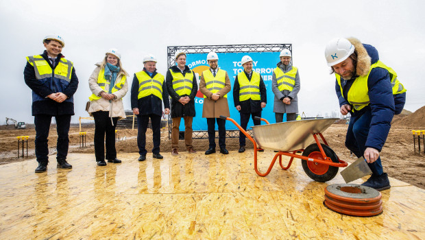 Kormotech’s Chairman of the Board and Co-Owner, Rostyslav Vovk, places a time capsule in the foundation of the new plant. 