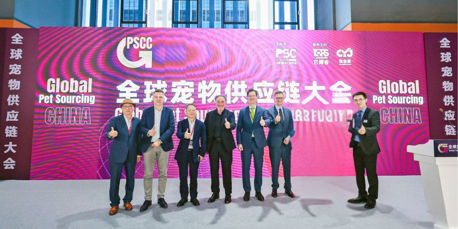 The two main organisers, Cheng Yang (third from right) and William Yang (right), together with speakers at the Global Pet Sourcing Conference China.