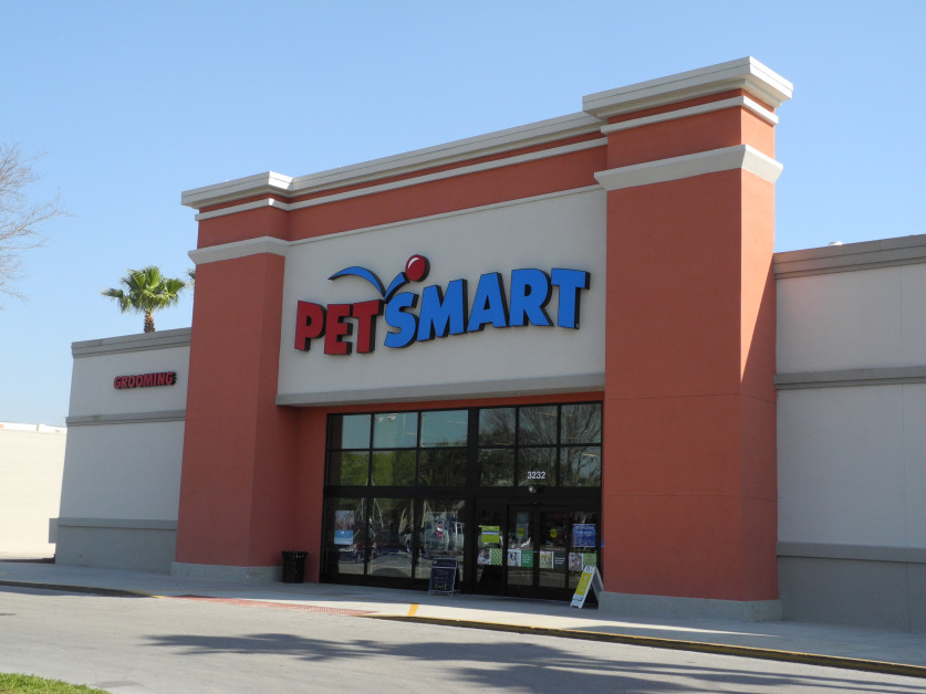 PetSmart Celebrates Opening Of New Petworldwide   Petsmart Fassade 837x628 